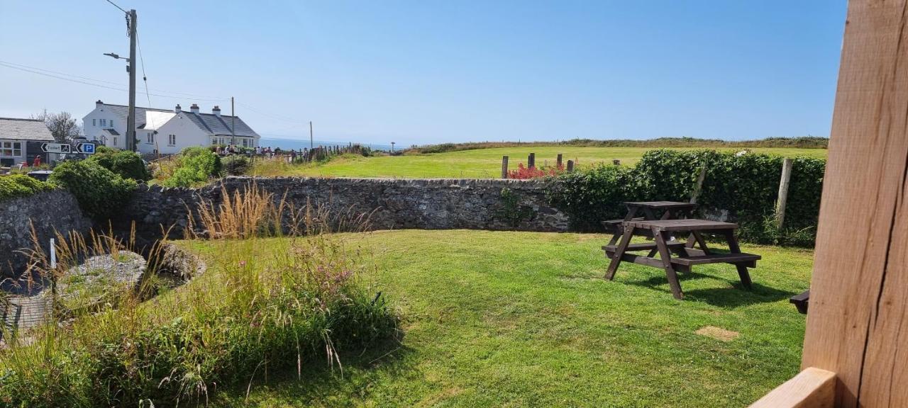 The Lobster Pot Cottage Church Bay Llanrhyddlad Buitenkant foto